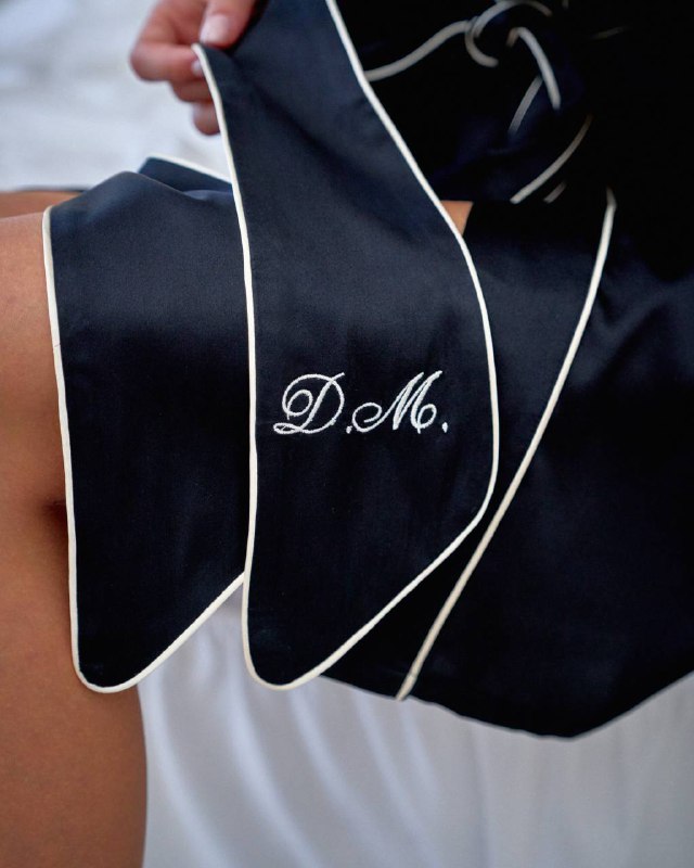 Халат шёлковый с кантом Aleksandra Black/Champagne Халат шёлковый с кантом Aleksandra Black/Champagne