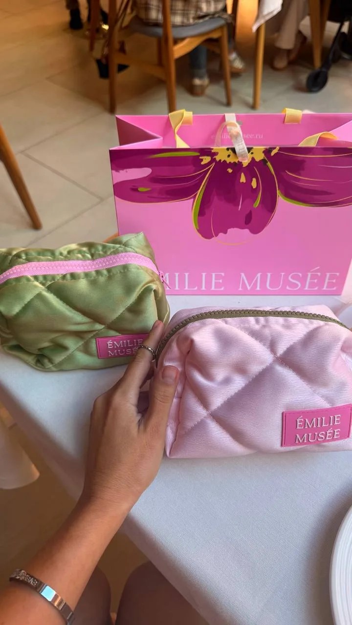 Косметичка из атласа Pink
